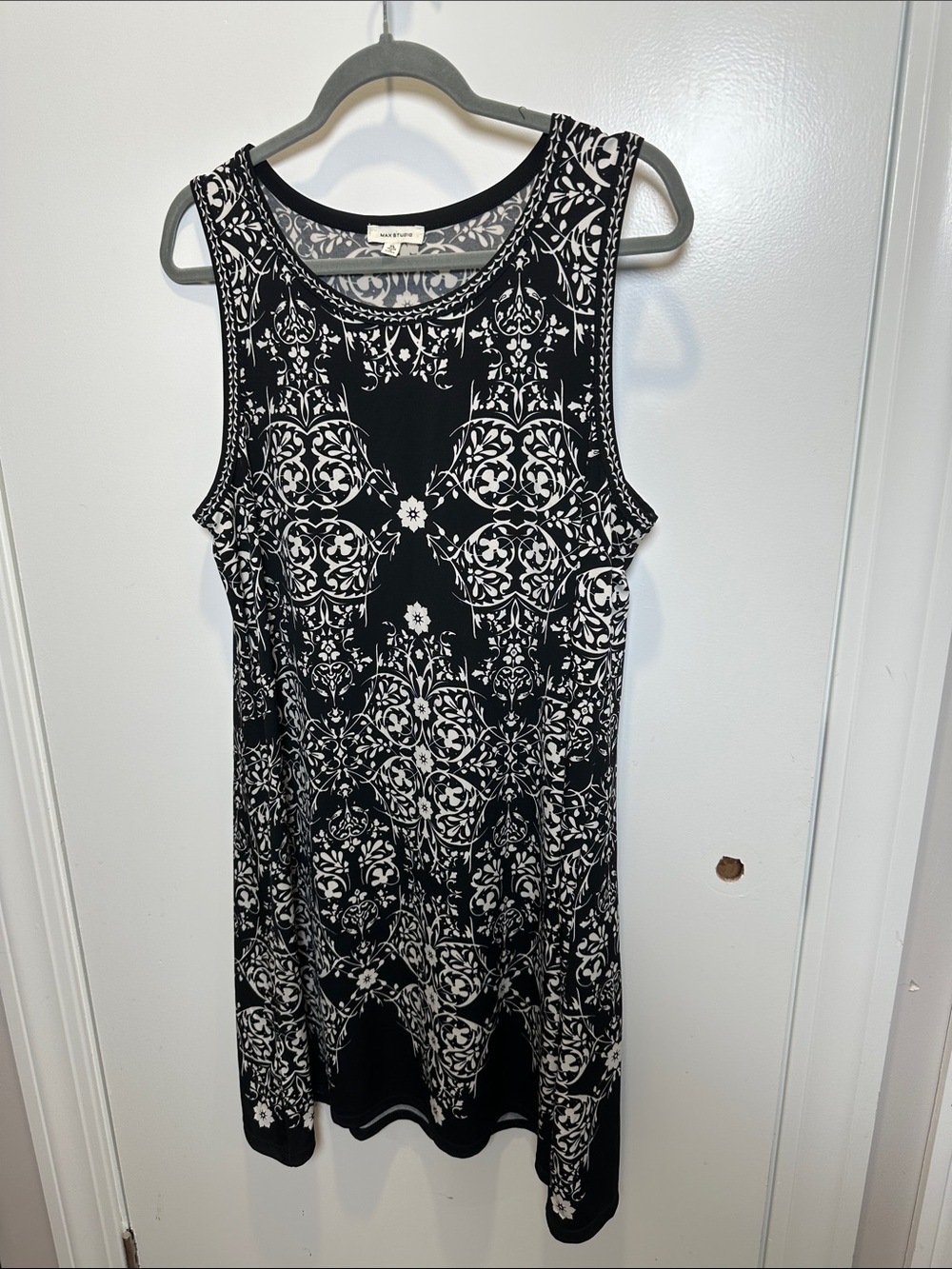 Max Studio Black & White Ornate Printed Sleeveless Dress (61)
